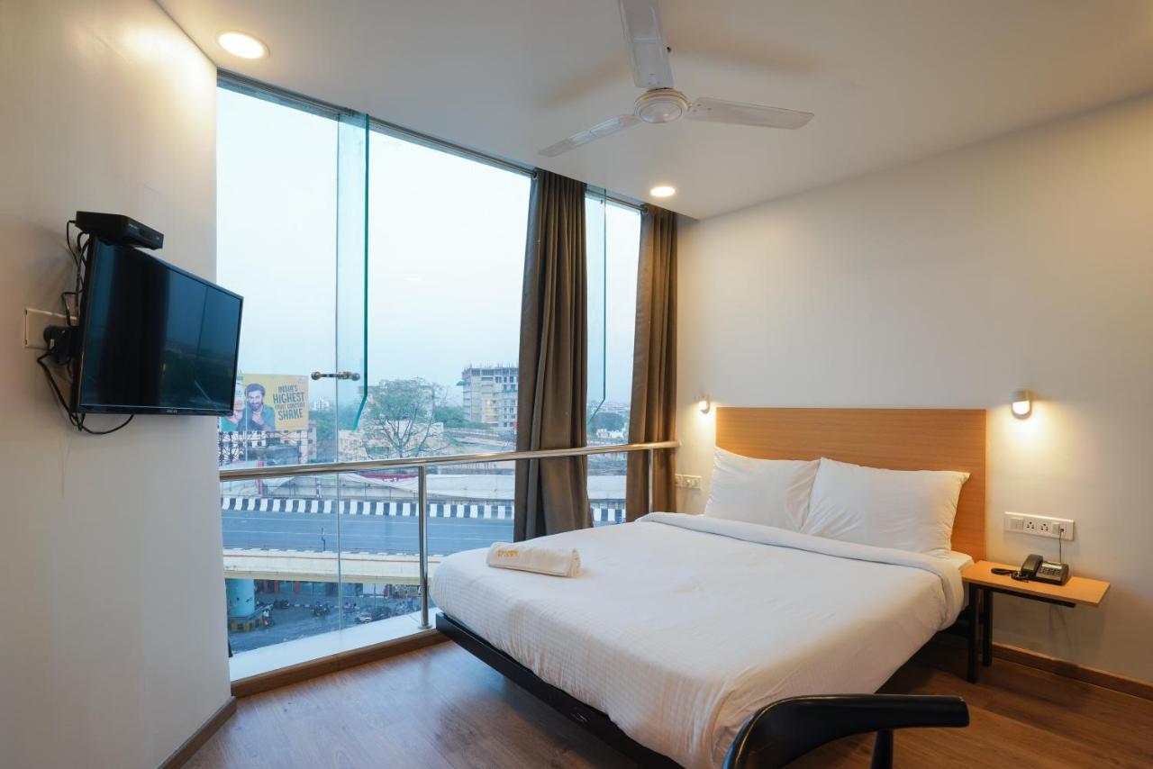 Uptown Hotel Nagpur Exteriör bild